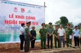 Tuổi trẻ Công an nhân dân thắp lửa tri ân, trao yêu thương đến vùng biên 