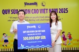 Vinamilk và Quỹ sữa vươn cao Việt Nam dành tặng 500.000 hộp sữa đến trẻ em khó khăn nhân dịp kỷ niệm 50 năm thống nhất đất nước