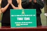 Doanh nhân Trần Thị Lan trao quà động viên lực lượng A80 Bộ Công an