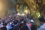 Chùa Hương khai hội: Đến hẹn lại đông