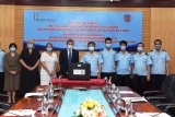 Cơ quan bảo vệ biên giới Anh trao tặng Hải quan Việt Nam máy quang phổ phát hiện hóa chất