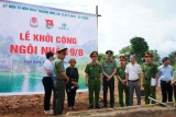 Tuổi trẻ Công an nhân dân thắp lửa tri ân, trao yêu thương đến vùng biên