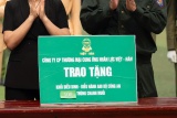 Doanh nhân Trần Thị Lan trao quà động viên lực lượng A80 Bộ Công an