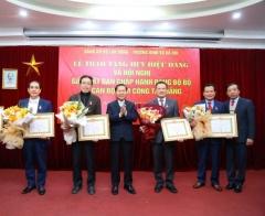 Trao Huy hiệu Đảng và gặp mặt Ban chấp hành Đảng bộ Bộ LĐTBXH