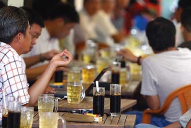 Người Sài Gòn ngồi quán