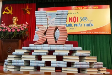 Ra mắt sách “Hà Nội 30 năm đổi mới, phát triển”
