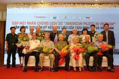 Ra mắt sách 'Phi công Mỹ ở Việt Nam” phiên bản tiếng Anh