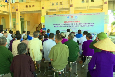 Hội Thầy thuốc trẻ tỉnh Bắc Giang tổ chức chương trình chăm sóc sức khỏe cho các gia đình người có công nhân dịp Ngày thương binh – Liệt sĩ.