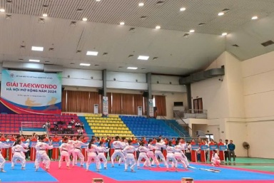 Gần 400 vận động viên tranh tài tại Giải Taekwondo Hà Nội mở rộng 2024
