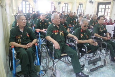 Thực hiện kịp thời, chu đáo việc thăm hỏi, tặng quà người có công với cách mạng