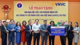 VNVC trao tặng 500.000 liều vắc xin phòng bệnh sởi tới Bộ Y tế