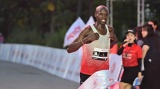 Edwin Kiptoo và Hoàng Thị Ngọc Hoa là 2 nhà vô địch Giải Marathon Quốc tế Thành phố Hồ Chí Minh Techcombank Mùa thứ 7