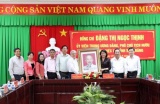 Phó Chủ tịch nước trao quà tặng gia đình chính sách và trẻ em khó khăn tỉnh Sóc Trăng