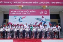 Mang Hành trình Cuộc sống đến với trẻ em khó khăn tỉnh Khánh Hòa