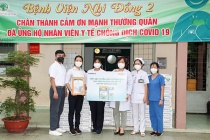 50.000 sản phẩm dinh dưỡng được Vinamilk Colosgold trao tặng cho con em y bác sĩ tuyến đấu