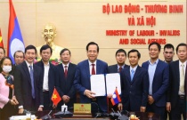 Vietnam, Laos sign agreement on labour and social welfare