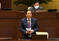 MoLISA Minister Dao Ngoc Dung answers questions raised by deputies at Q&A session