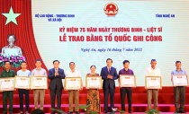 Trao Bằng Tổ quốc ghi công cho các thân nhân gia đình liệt sĩ năm 2022