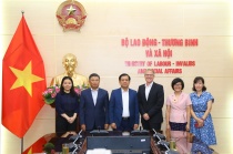 Deputy Minister Nguyen Ba Hoan receives CEO of Vivantes Co., Ltd (Germany)