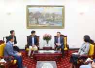 Deputy Minister Le Van Thanh receives Vice General Director of LG Display Vietnam