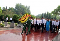 Lãnh đạo tỉnh Yên Bái dâng hương tưởng niệm Chủ tịch Hồ Chí Minh và viếng các anh hùng, liệt sĩ