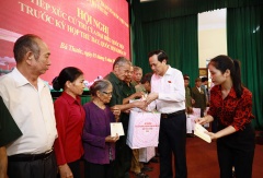 Minister Dao Ngoc Dung meets voters in Ba Thuoc district of Thanh Hoa province