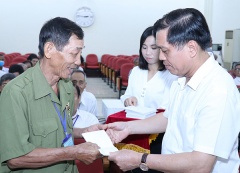 Tăng cường chăm lo đời sống người có công nhân kỷ niệm 50 năm ngày Giải phóng miền Nam, thống nhất đất nước
