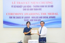 Awarding “Medal for the Cause of Labour - Invalids and Social Affairs” to Labour and Employment Attache of the ROK Embassy in Vietnam