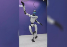 Video robot nhảy múa điệu nghệ gây sốt mạng xã hội
