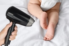 Mẹ bị bỏ tù vì ngủ quên khiến con bị cụt 3 ngón chân