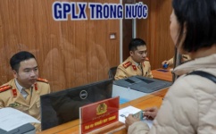 CSGT Hà Nội đã tiếp nhận gần 15.000 hồ sơ cấp, đổi giấy phép lái xe