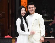 Drama 'rồng - tôm' của Chu Thanh Huyền khiến dân mạng hoang mang