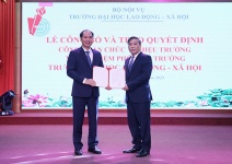 Thứ trưởng Nguyễn Văn Hồi trao Quyết định công nhận Hiệu trưởng Trường Đại học Lao động – Xã hội 