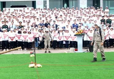 Mít tinh diễu hành hưởng ứng Ngày Thế giới phòng chống bom mìn