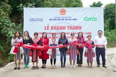  Khánh thành hai công trình cầu ngầm tràn do Quỹ Bảo trợ trẻ em Việt Nam và Grab Việt Nam triển khai