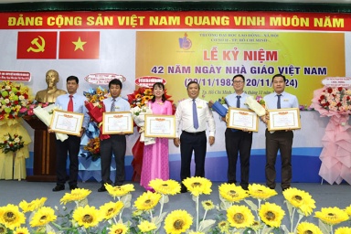 Trường Đại học LĐ-XH CSII tổ chức Lễ kỷ niệm 42 năm ngày Nhà giáo Việt Nam