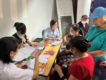 Công tác chăm sóc sức khỏe người cao tuổi được thành phố Hà Nội và các địa phương đặc biệt chú trọng