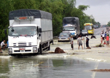 40 người chết và trên 133 nghìn ngôi nhà bị sập, ngập trong mưa lũ ở miền Trung