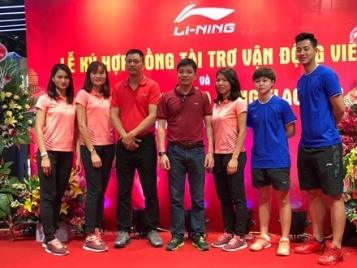 Li-Ning ký kết hợp đồng tài trợ vận động viên và khai trương gian hàng tại Royal City