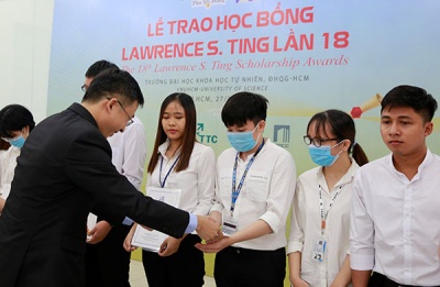 Quỹ Hỗ trợ cộng đồng Lawrence S. Ting trao 13 suất học bổng Lawrence S. Ting cho sinh viên vượt khó, học giỏi 