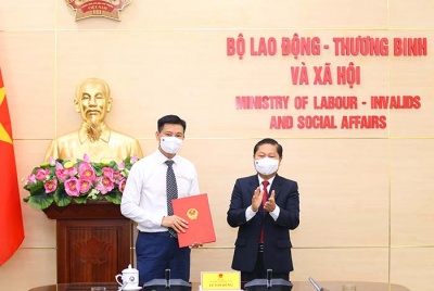 Trao Quyết định bổ nhiệm Phó Chánh Văn phòng Bộ Lao động – Thương binh và Xã hội