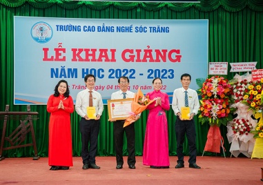 Trường Cao đẳng Nghề Sóc Trăng:  Khai giảng năm học mới và kỷ niệm 20 năm thành lập, nhận Huân chương lao động hạng 3