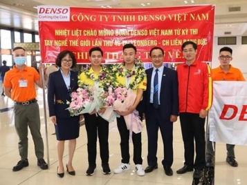 Vietnam wins two silver medals at World Skills Competition 2022 Special Edition