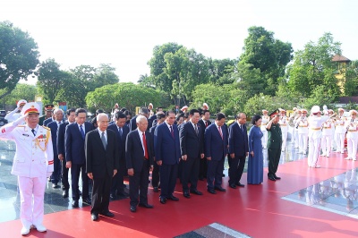 Lãnh đạo Đảng, Nhà nước tưởng niệm các Anh hùng liệt sĩ và vào Lăng viếng Chủ tịch Hồ Chí Minh 