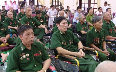 Nearly 420 billion VND given to people with meritorious services on War Invalids and Martyrs’ Day