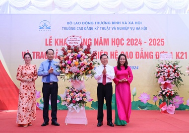 Thứ trưởng Lê Tấn Dũng: Hãy thắp lên ngọn lửa trí tuệ trong học sinh, sinh viên